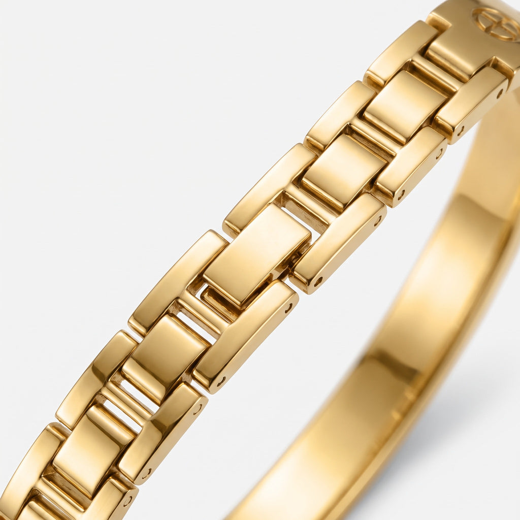 Amore Bangle Band in gold — folding clasp and links