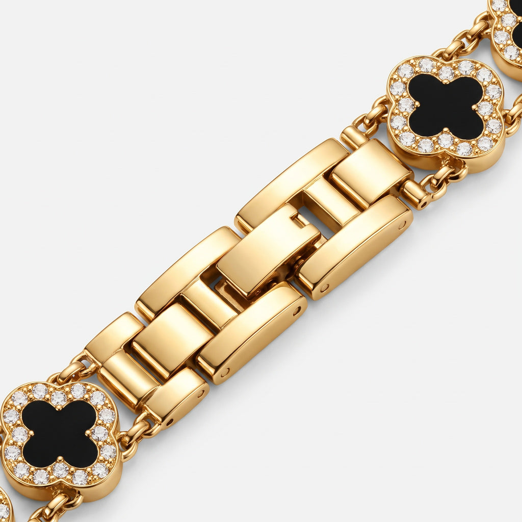 Fortuna Clover Band in gold — folding clasp and links