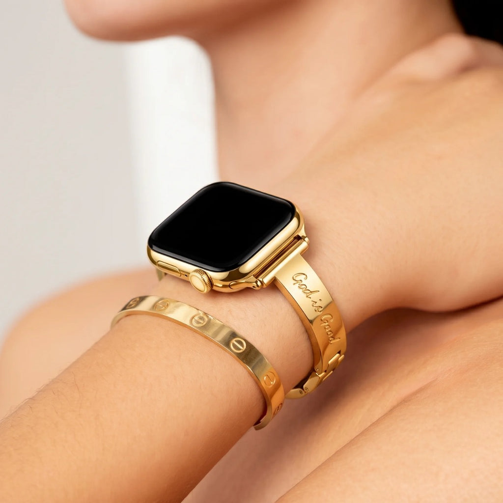 Fede Bangle Band in gold worn on the wrist