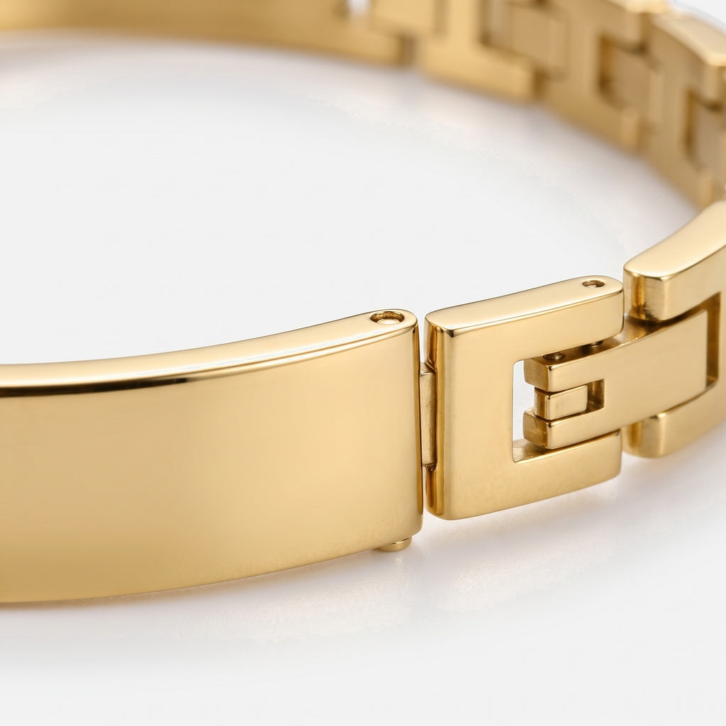 Positano Bangle Band in gold — close-up of the polished cuff meeting the link chain