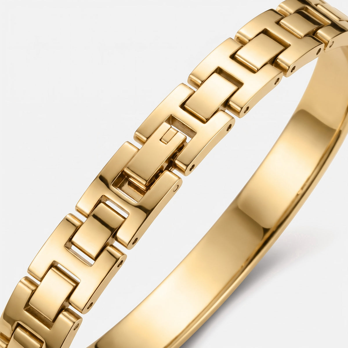 Positano Bangle Band in gold — folding clasp and links